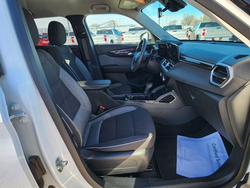 Used 2025 Chevrolet TrailBlazer LT image 25