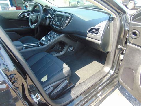 Used 2016 Chrysler 200 LX image 5