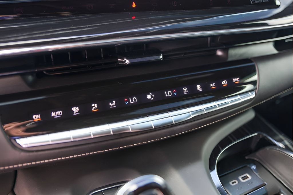 Used 2024 Cadillac Escalade V AWD/4WD image 18