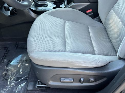 Used 2017 Hyundai Santa Fe SE AWD/4WD image 29