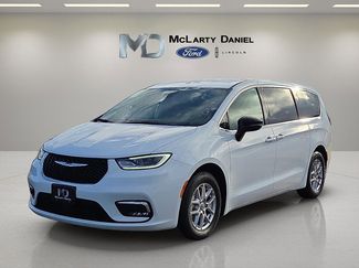 Used 2024 Chrysler Pacifica Touring-L video 2