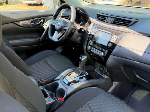 Used 2018 Nissan Rogue SV w/ Premium Package AWD/4WD image 11