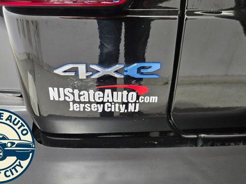 Used 2024 Jeep Wrangler Unlimited Sahara w/ Technology Group image 33