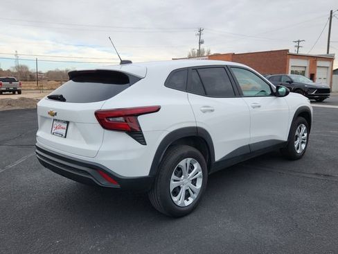 Used 2025 Chevrolet Trax LS image 3