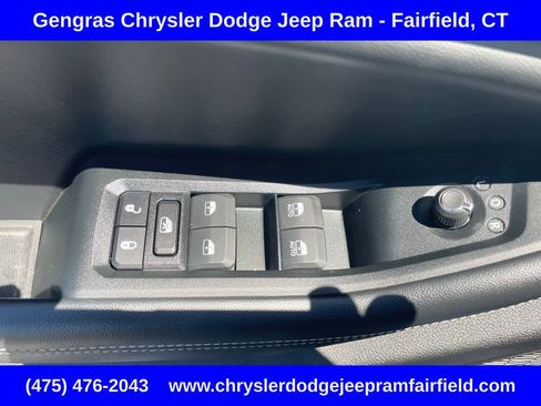 Used 2024 Jeep Grand Cherokee Limited w/ Black Appearance Package AWD/4WD image 39