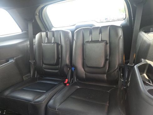 Used 2018 Ford Explorer XLT w/ Equipment Group 202A AWD/4WD image 17