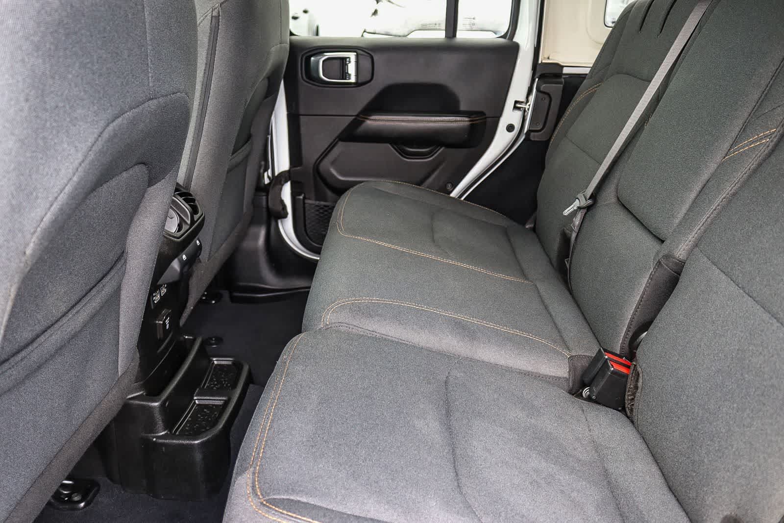 Used 2024 Jeep Wrangler Unlimited Sahara AWD/4WD image 18