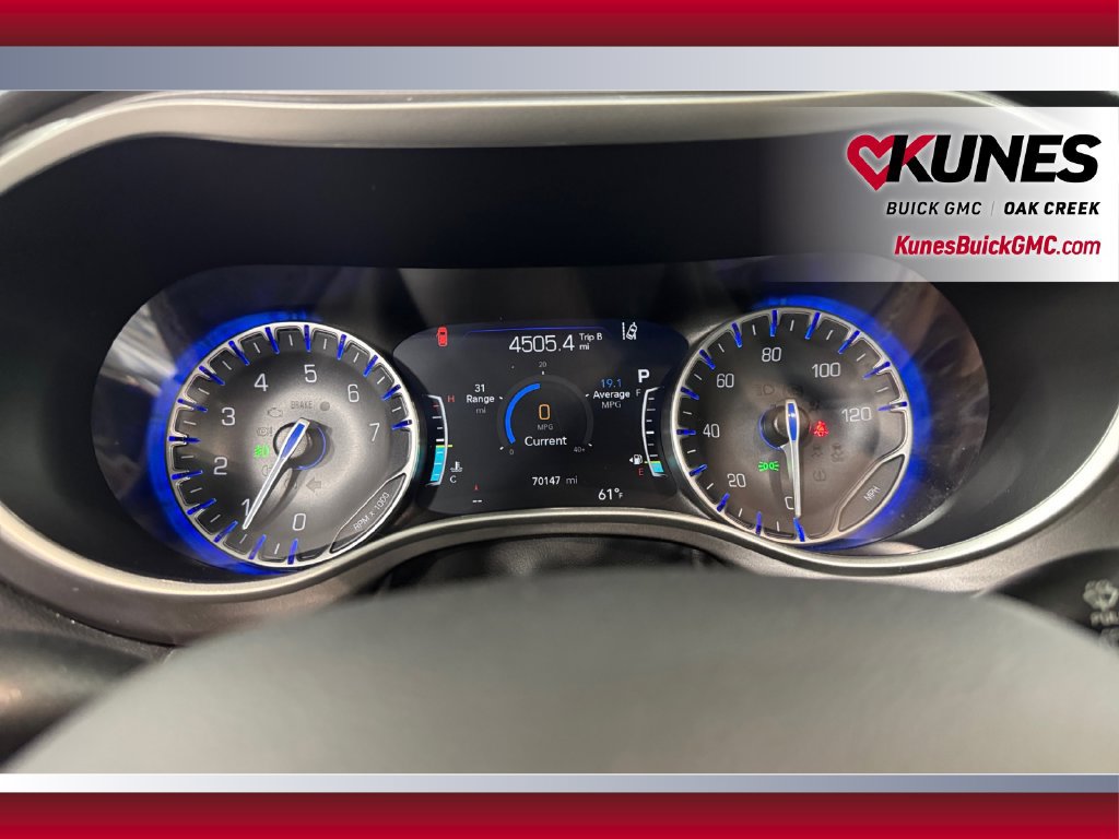 Used 2024 Chrysler Pacifica Touring-L FWD image 14