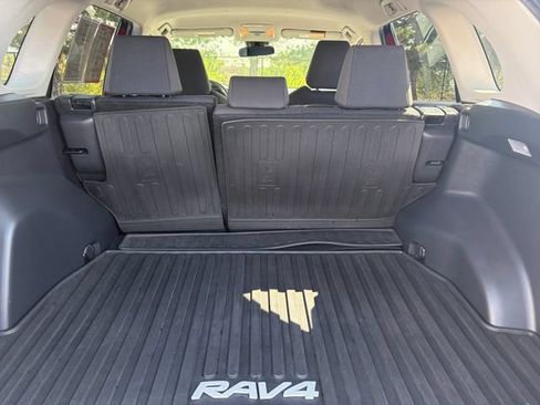Used 2020 Toyota RAV4 LE w/ All Weather Liner Package AWD/4WD image 32