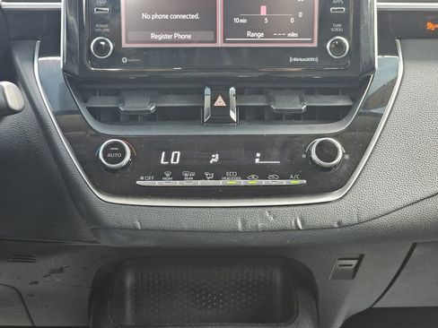 Used 2021 Toyota Corolla LE image 31