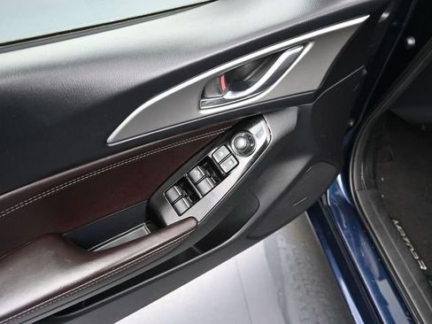 Used 2018 MAZDA MAZDA3 Touring image 17