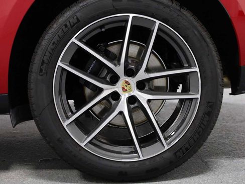 Certified 2025 Porsche Macan image 39
