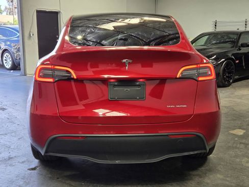Used 2022 Tesla Model Y Long Range AWD/4WD image 3
