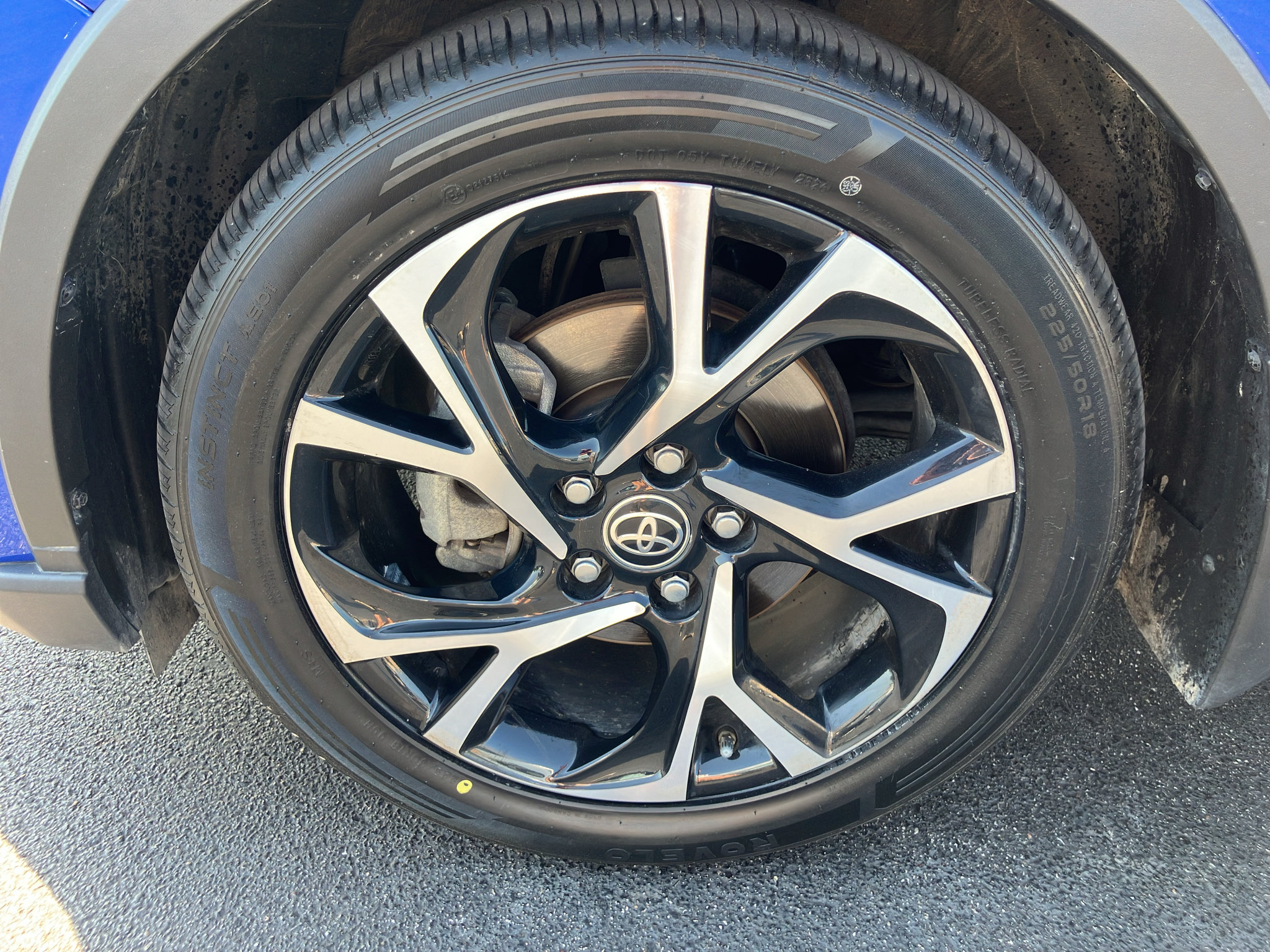 Used 2021 Toyota C-HR XLE FWD image 11