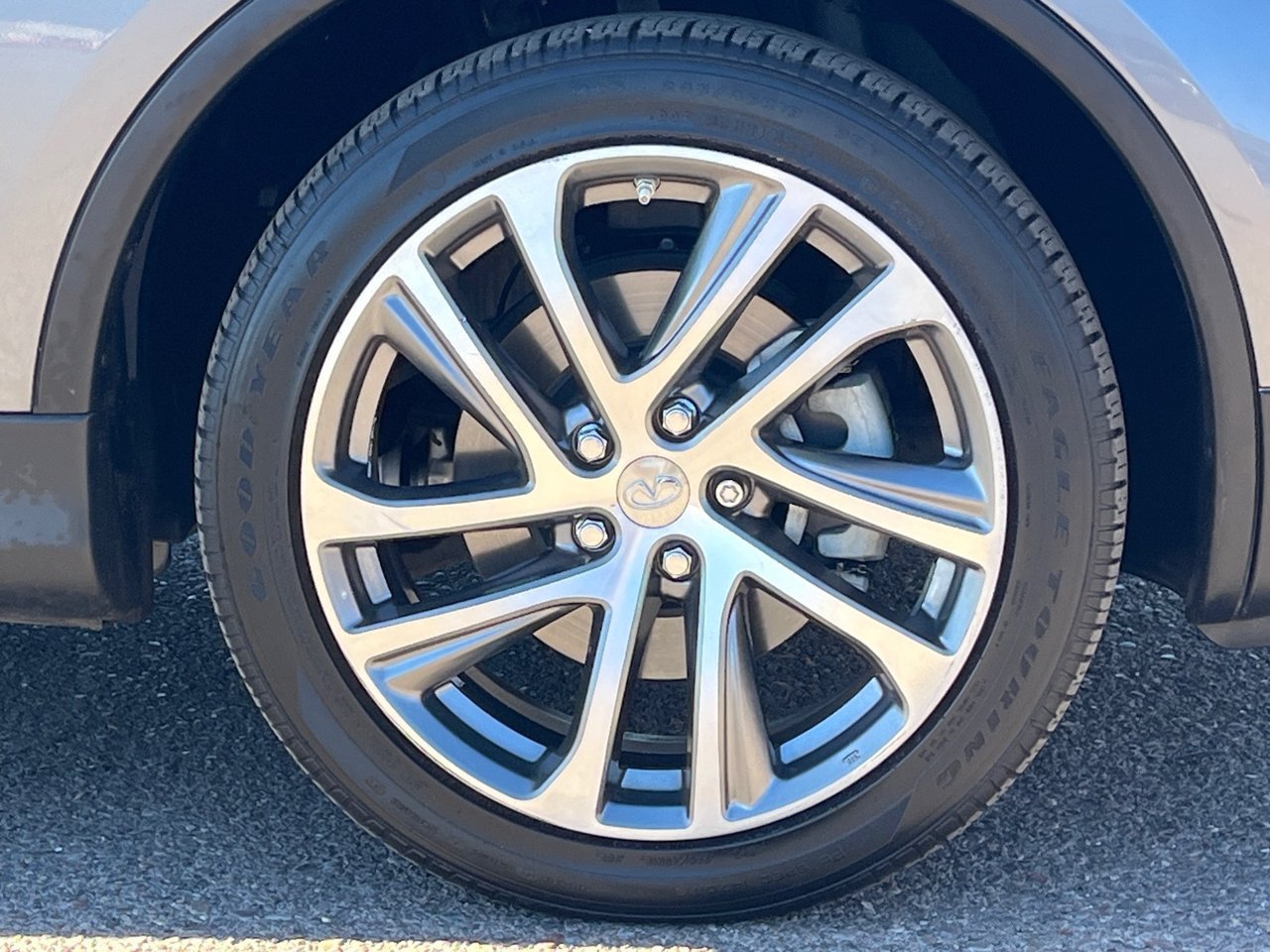 Used 2017 INFINITI QX50 2WD w/ Deluxe Touring Package image 8