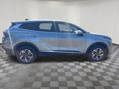 Used 2023 Kia Sportage LX AWD/4WD image 6