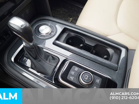 Used 2024 Nissan Armada SV image 27