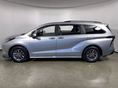 Certified 2023 Toyota Sienna XLE image 6