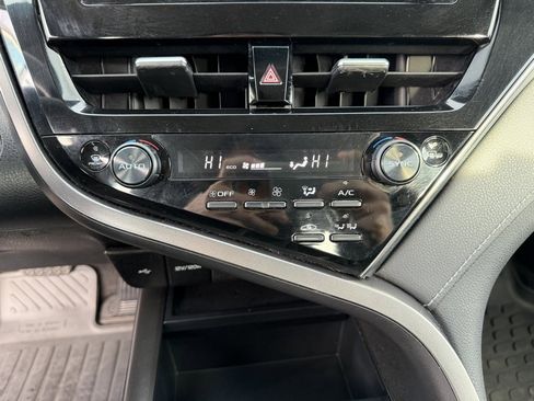 Used 2022 Toyota Camry SE image 23