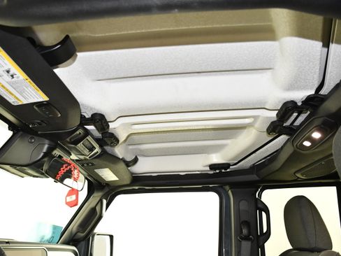 Used 2024 Jeep Wrangler Unlimited Sahara AWD/4WD image 39