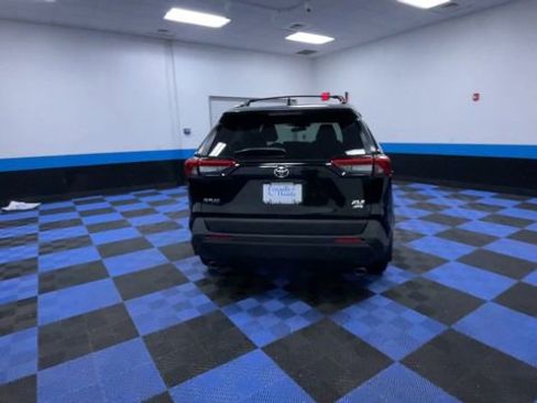Used 2022 Toyota RAV4 XLE Premium image 7