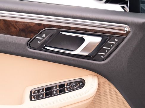 Certified 2026 Porsche Macan AWD/4WD image 23