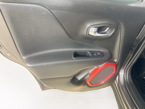 Used 2017 Jeep Renegade Trailhawk w/ Premium Trailhawk Package AWD/4WD image 22