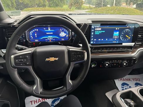 Used 2024 Chevrolet Silverado 1500 LT AWD/4WD image 15