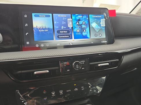 New 2026 Nissan Kicks SR FWD image 19