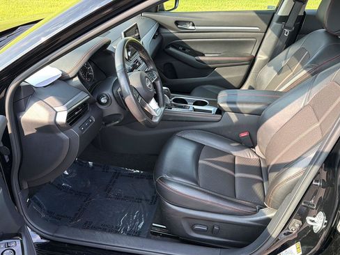 Used 2024 Nissan Altima 2.5 SR FWD image 10