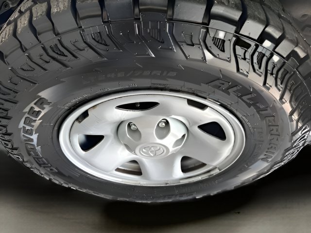 Used 2006 Toyota Tacoma PreRunner w/ SR5 Pkg #2 RWD image 16