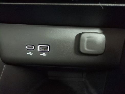 Used 2025 Buick Encore GX Avenir w/ Avenir Technology Package image 26