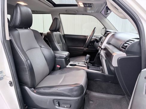 Used 2020 Toyota 4Runner SR5 Premium w/ Moonroof Package RWD image 41