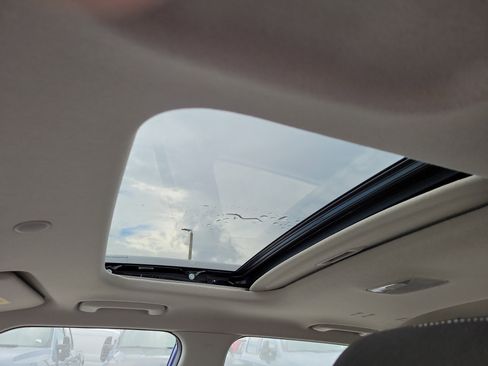 Used 2025 Hyundai Venue SEL FWD image 10
