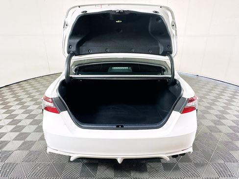 Used 2022 Toyota Camry SE w/ Convenience Package FWD image 31