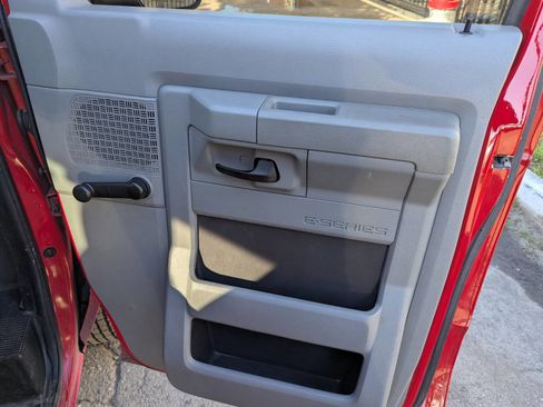 Used 2012 Ford E-150 and Econoline 150 Wagon RWD image 10