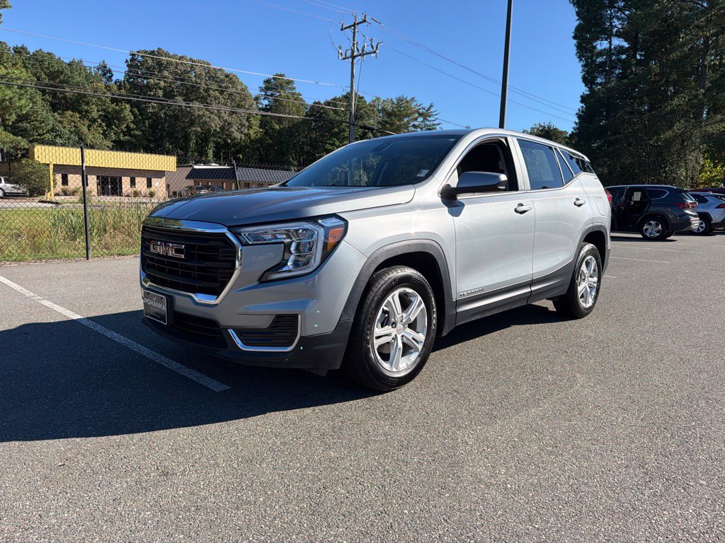 Used 2024 GMC Terrain SLE AWD/4WD image 2
