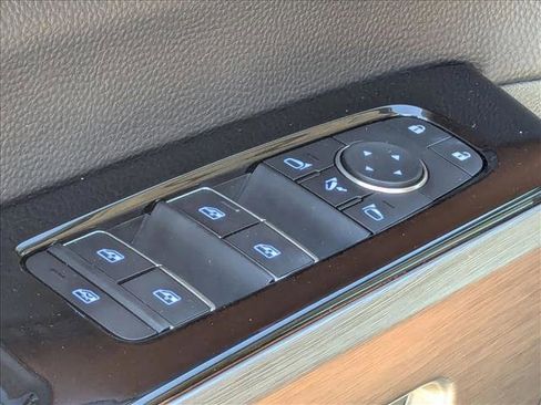 Certified 2025 Nissan Pathfinder Platinum image 10