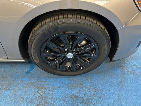 Certified 2025 Chevrolet Malibu LT image 3