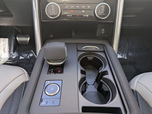 New 2026 Land Rover Discovery Limited Edition AWD/4WD image 21