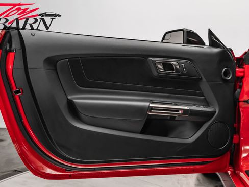 Used 2016 Ford Mustang Shelby GT350 w/ Track Package image 19