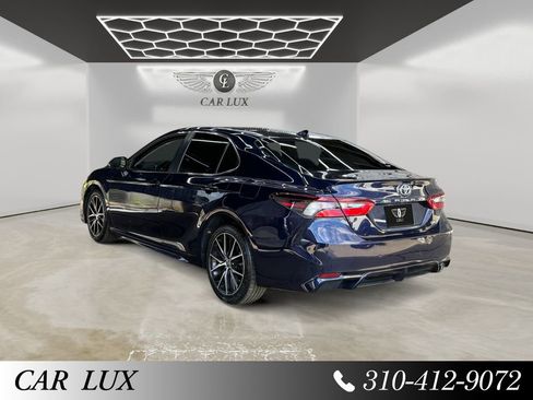 Used 2021 Toyota Camry SE image 3