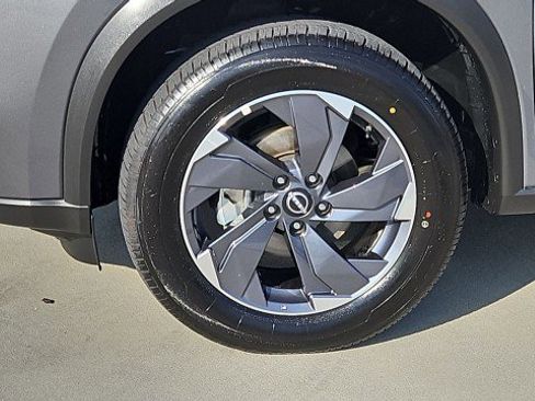 Used 2026 Nissan Rogue SV FWD image 32