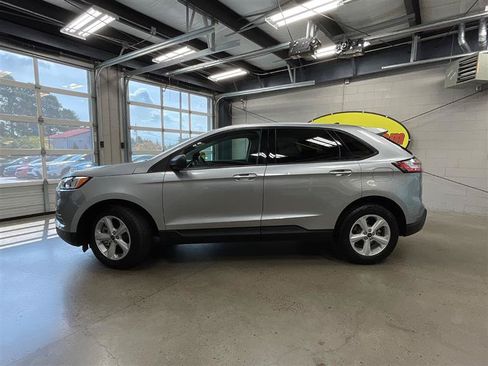 Used 2021 Ford Edge SE FWD image 2