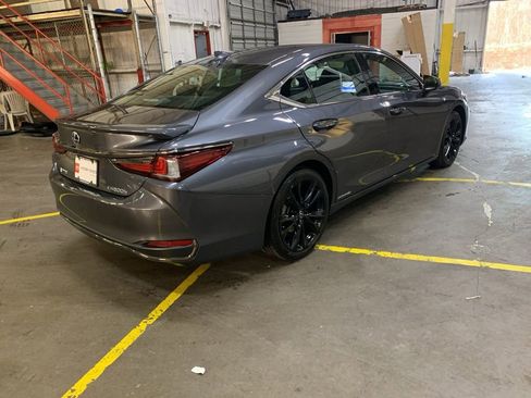Used 2022 Lexus ES 300h F Sport image 6