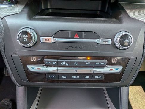 Used 2020 Ford Explorer XLT w/ Class III Trailer Tow Package image 7