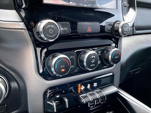 Used 2019 RAM 1500 Big Horn AWD/4WD image 13