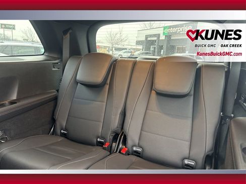 Used 2025 Mercedes-Benz GLS 450 4MATIC image 32