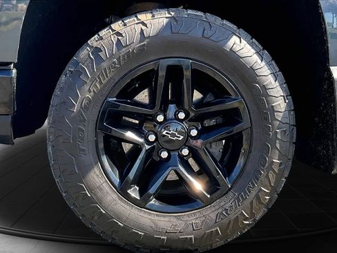 Used 2021 Chevrolet Silverado 1500 Custom Trail Boss AWD/4WD image 7