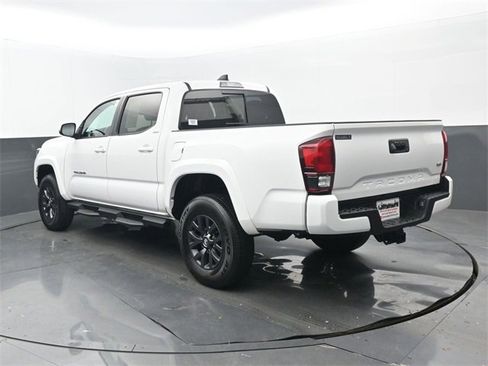 Used 2022 Toyota Tacoma SR5 w/ Technology Package image 3